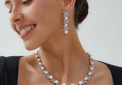Discovering Elegant Pre-Owned Jewelry Inspired by Bridal Shop Looks